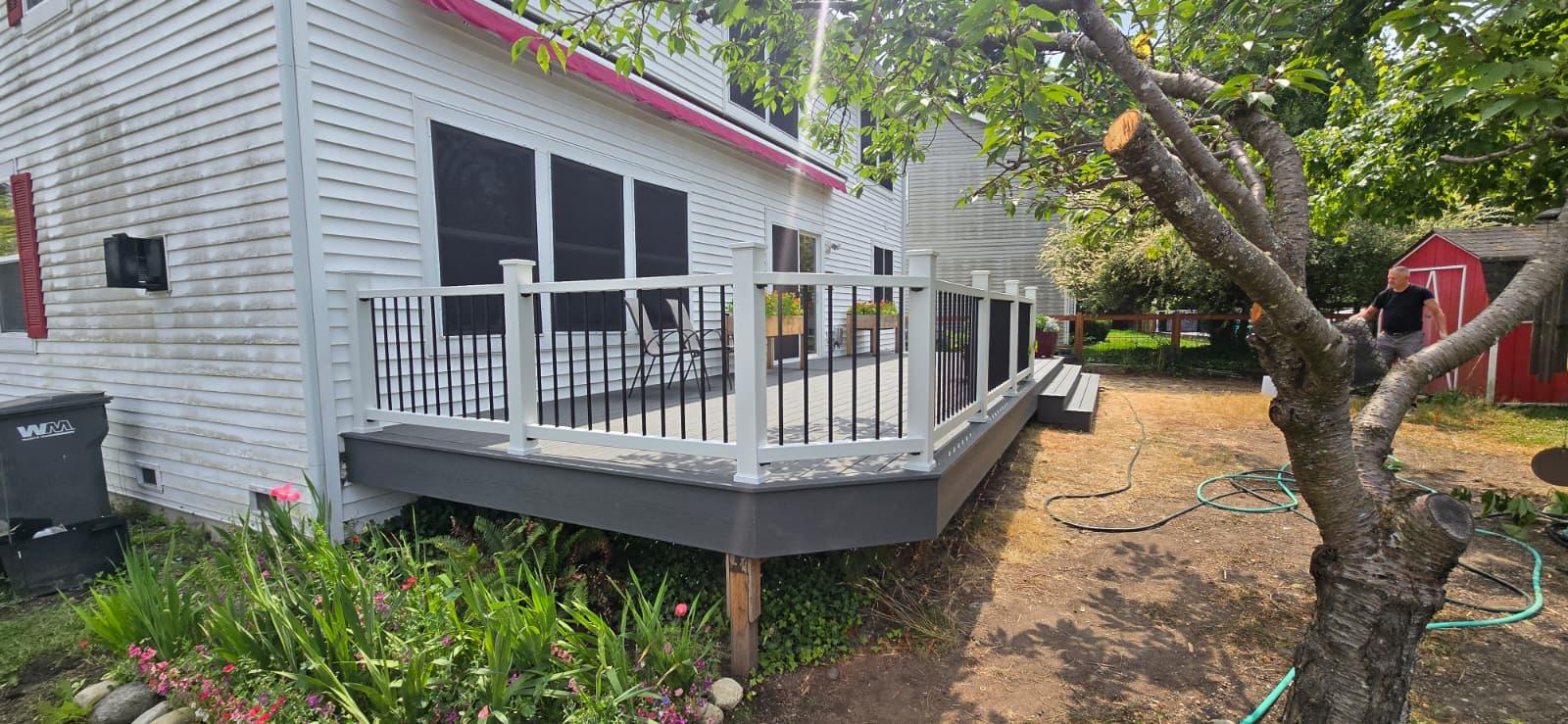 Composite Deck & Aluminum Railing